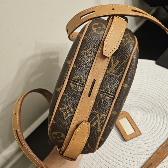 Louis Vuitton Boite Chapeau MM Crossbody Bag - Picture 7 of 14
